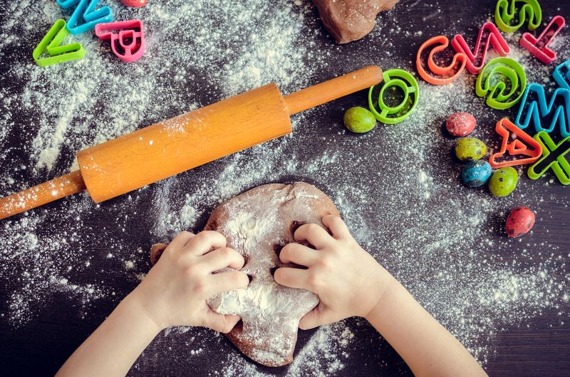 Weihnachten und Kinder in der Küche