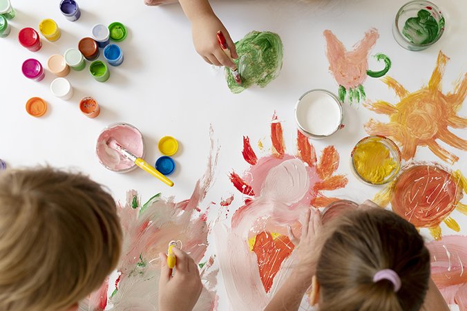 Einfache kreative Aktivitäten für Kinder je nach Alter
