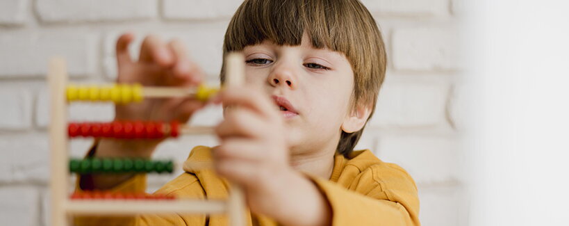 Autismus-Symptome bei Kindern: Wann sollte man die ersten Anzeichen beachten?
