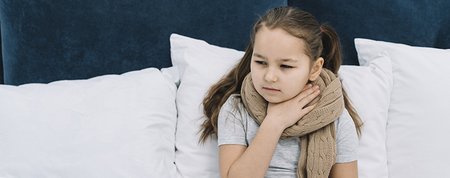 Mama, ich habe Halsschmerzen: Wie behandelt man Halsschmerzen bei Kindern?