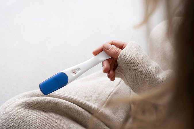 Qu'est-ce qu'une grossesse extra-utérine et pourquoi se produit-elle ?