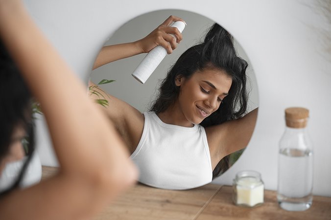 Trockenshampoo richtig anwenden: 6 Schritte zu schönem Haar – ganz ohne Waschen